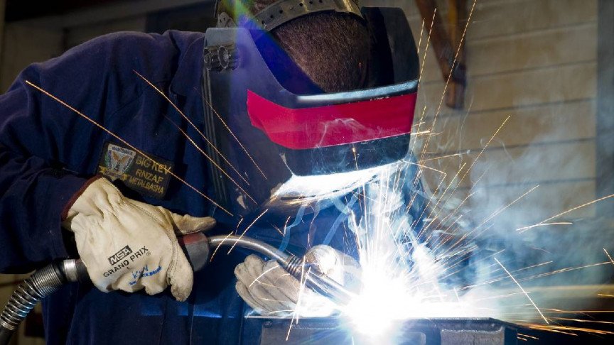 MIG welding with an APS multiprocess CC-CV power source