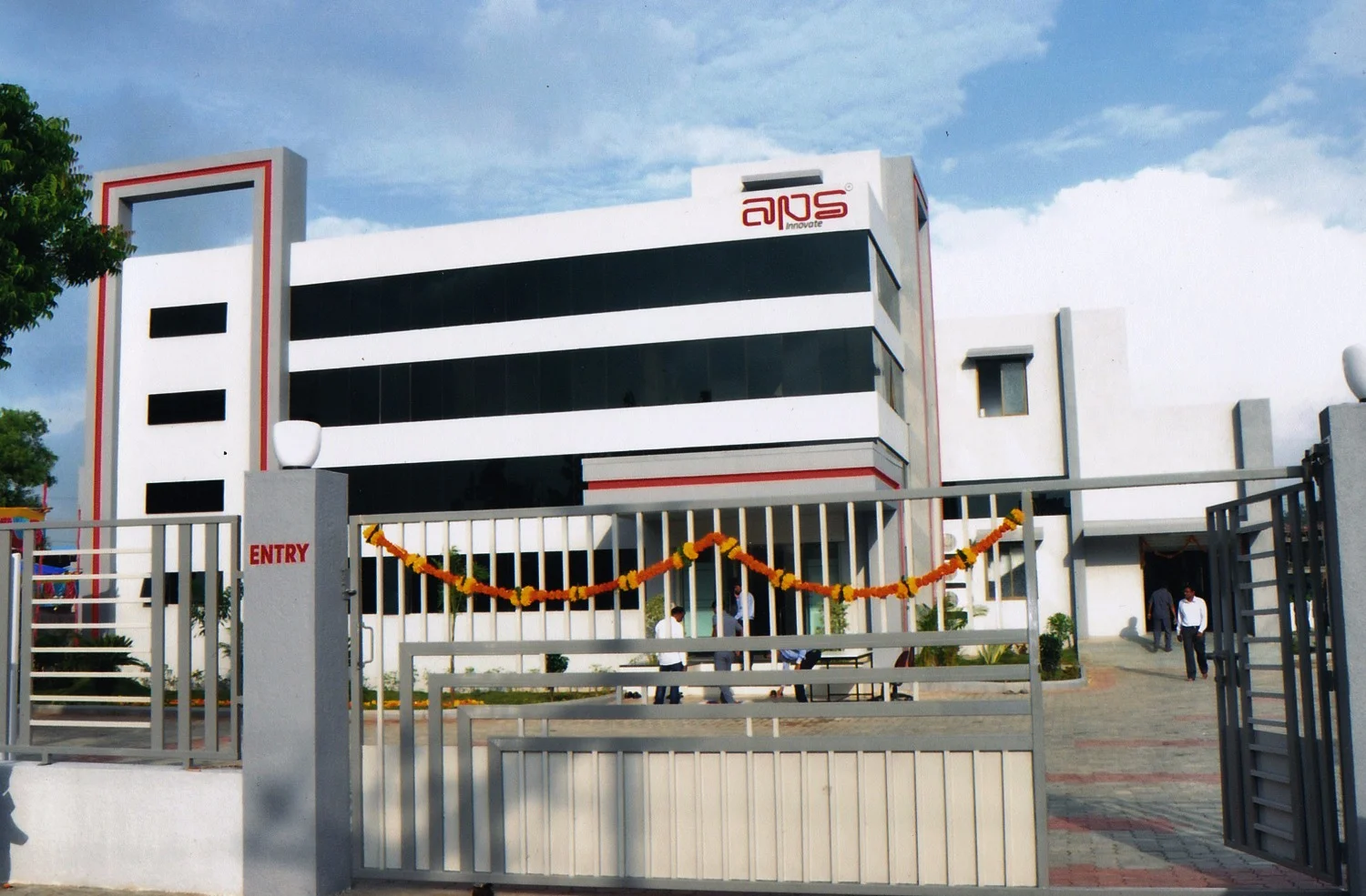 APS Welding manufacturing facility and engineering team in Gujarat, India